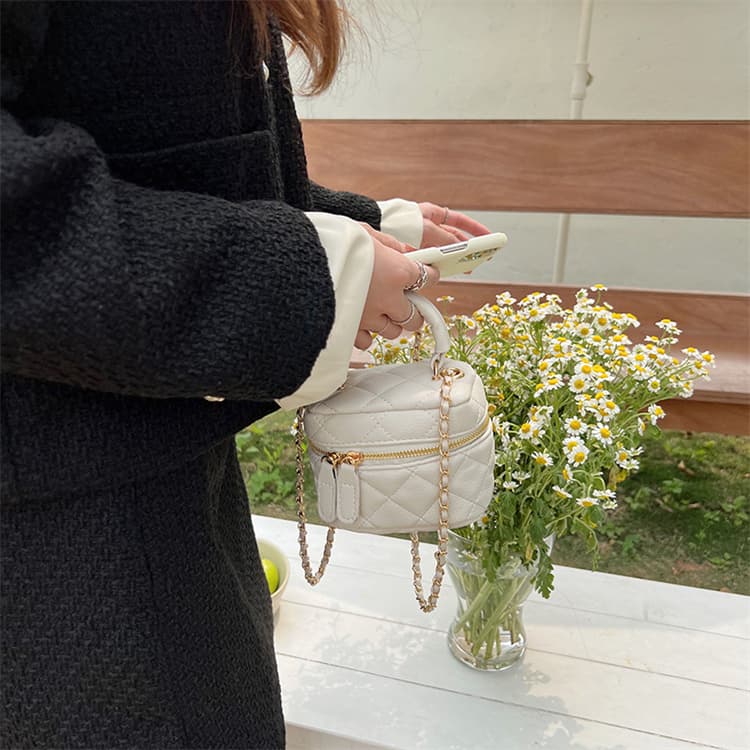 菱格キルティング ミニ チェーン バッグ 斜めがけ対応