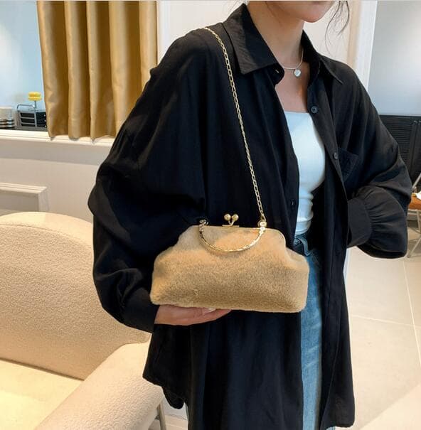 チェーン バッグ ふわふわファー チェーン ショルダーバッグ がま口